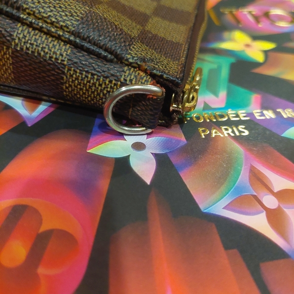 Bucket Marais Pochette Louis Vuitton w/New Coach Gold Crossbody Chain - Picture 9 of 16